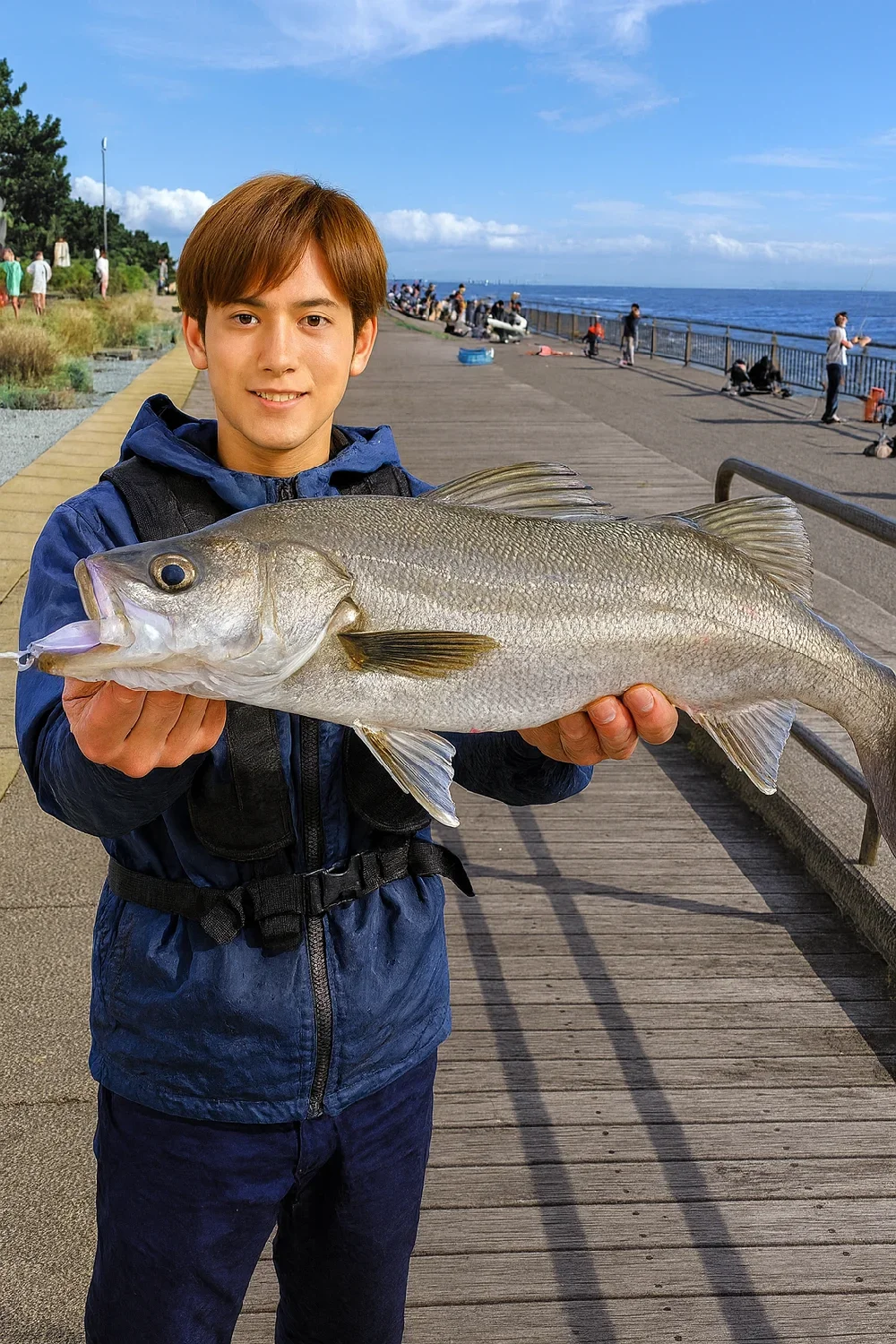 東扇島西公園でシーバスの釣果を得た久良木
