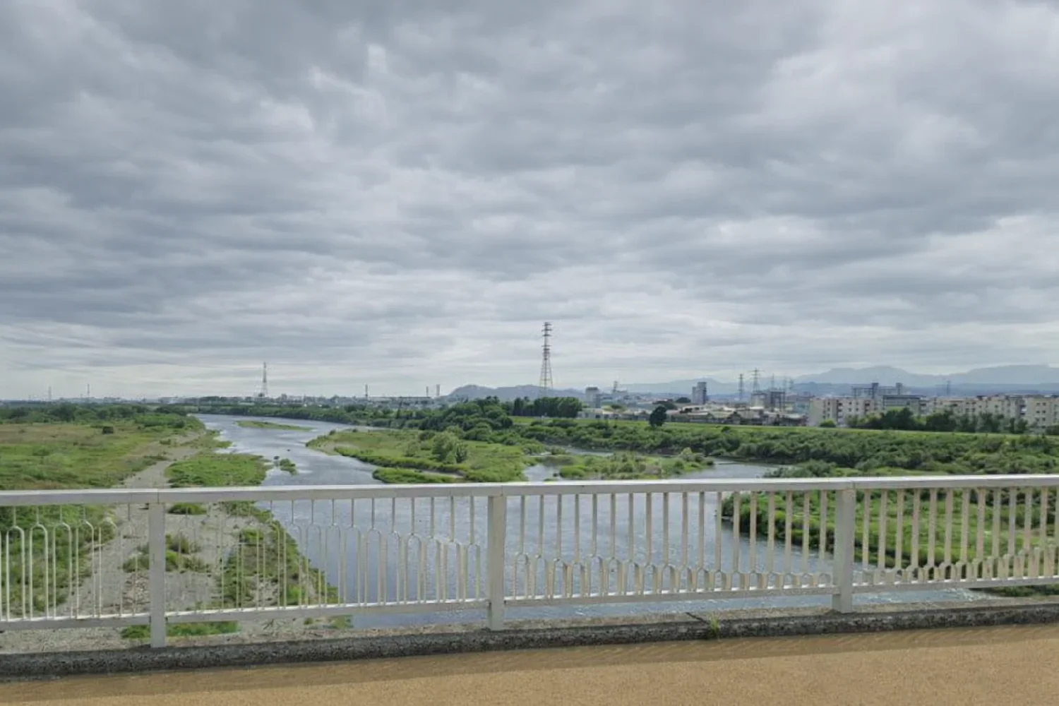 神川橋付近の相模川