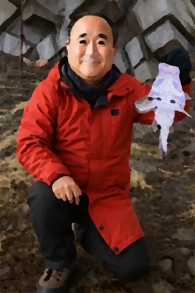 フィハップ海岸でカジカを釣る男性