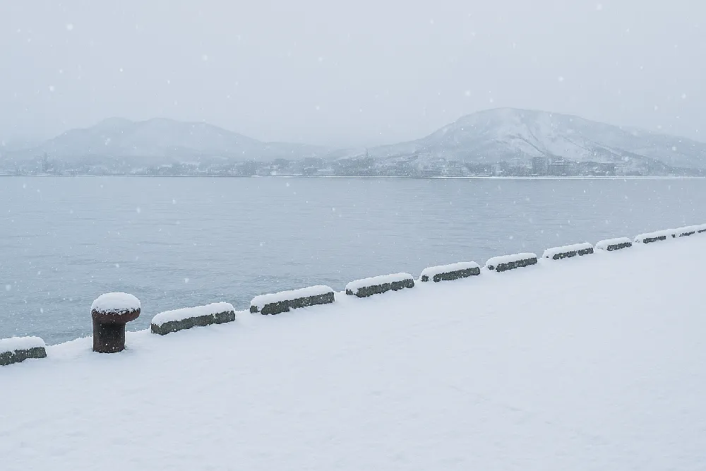 雪の厩町岸壁