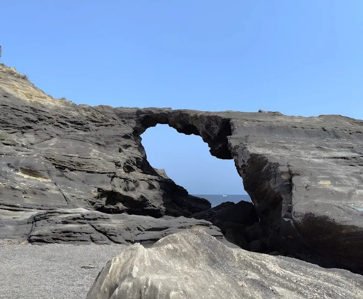 城ヶ島馬の背洞門