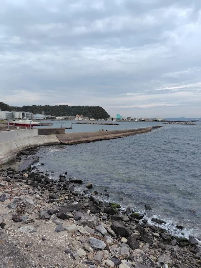 平作川河口沿いの堤防