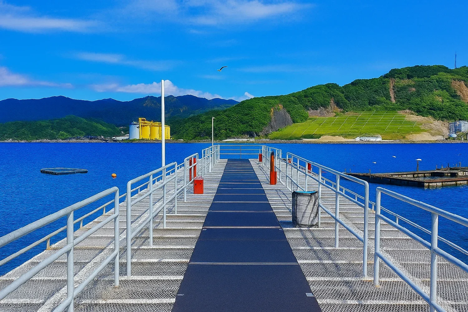 由良海つり公園の桟橋