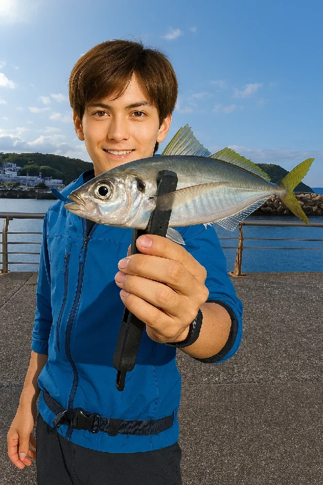 大磯港でアジを釣る久良木