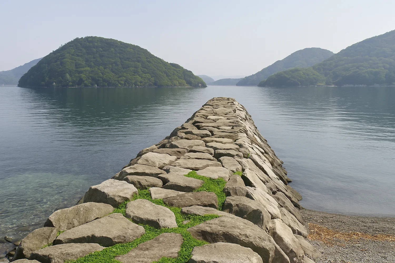 長井崎の石積み堤防