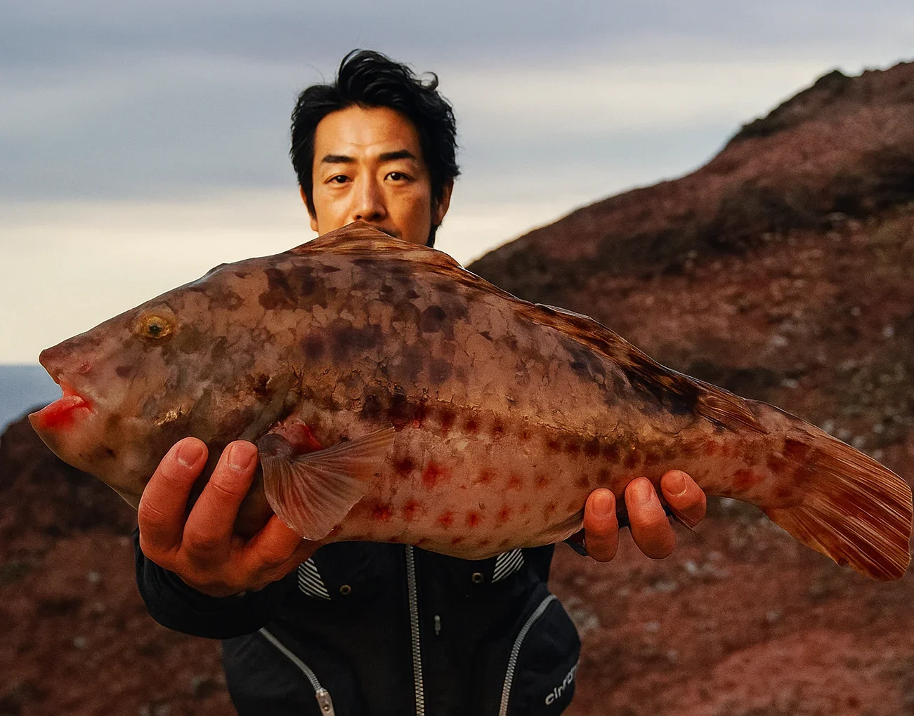 伊豆大島赤禿でブダイを釣る佐々木
