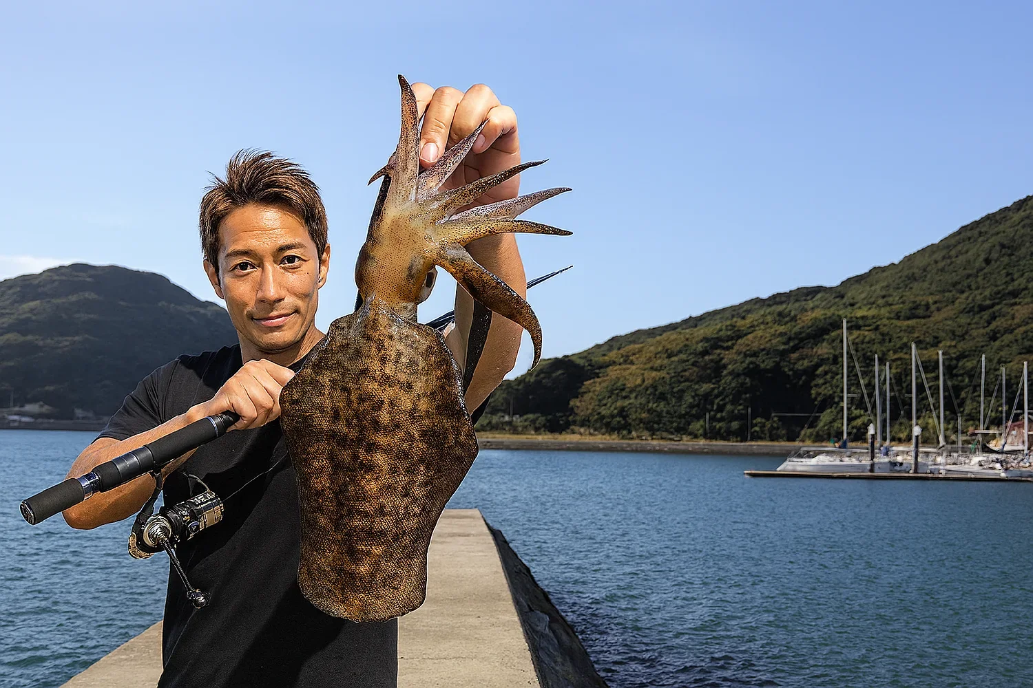 室津下漁港でアオリイカを釣る亀岡