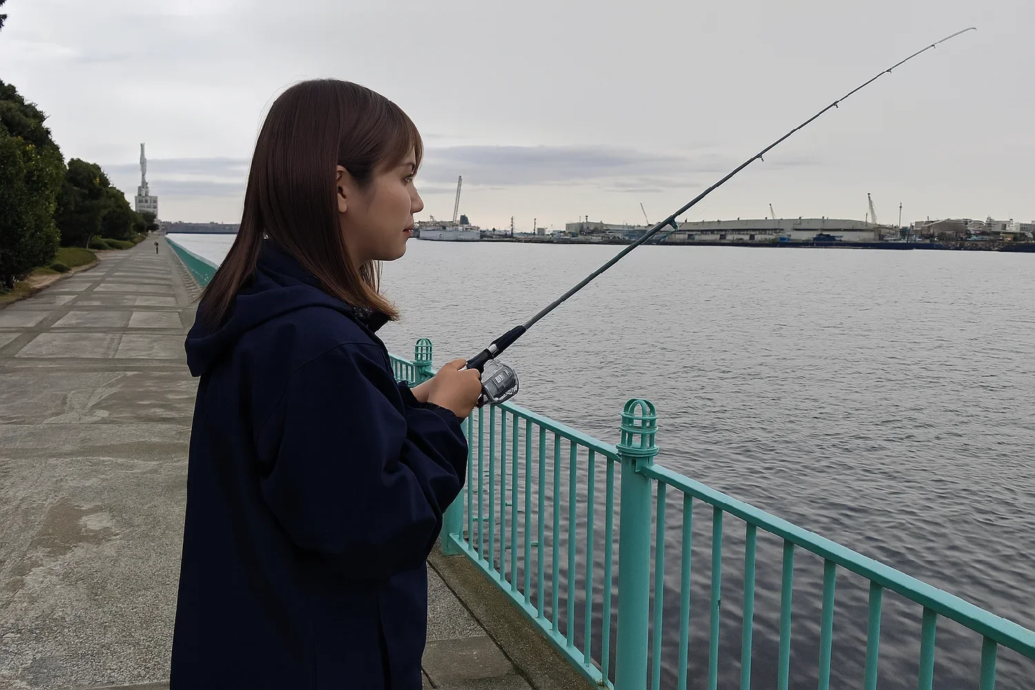 有明西ふ頭公園で釣りをする女性