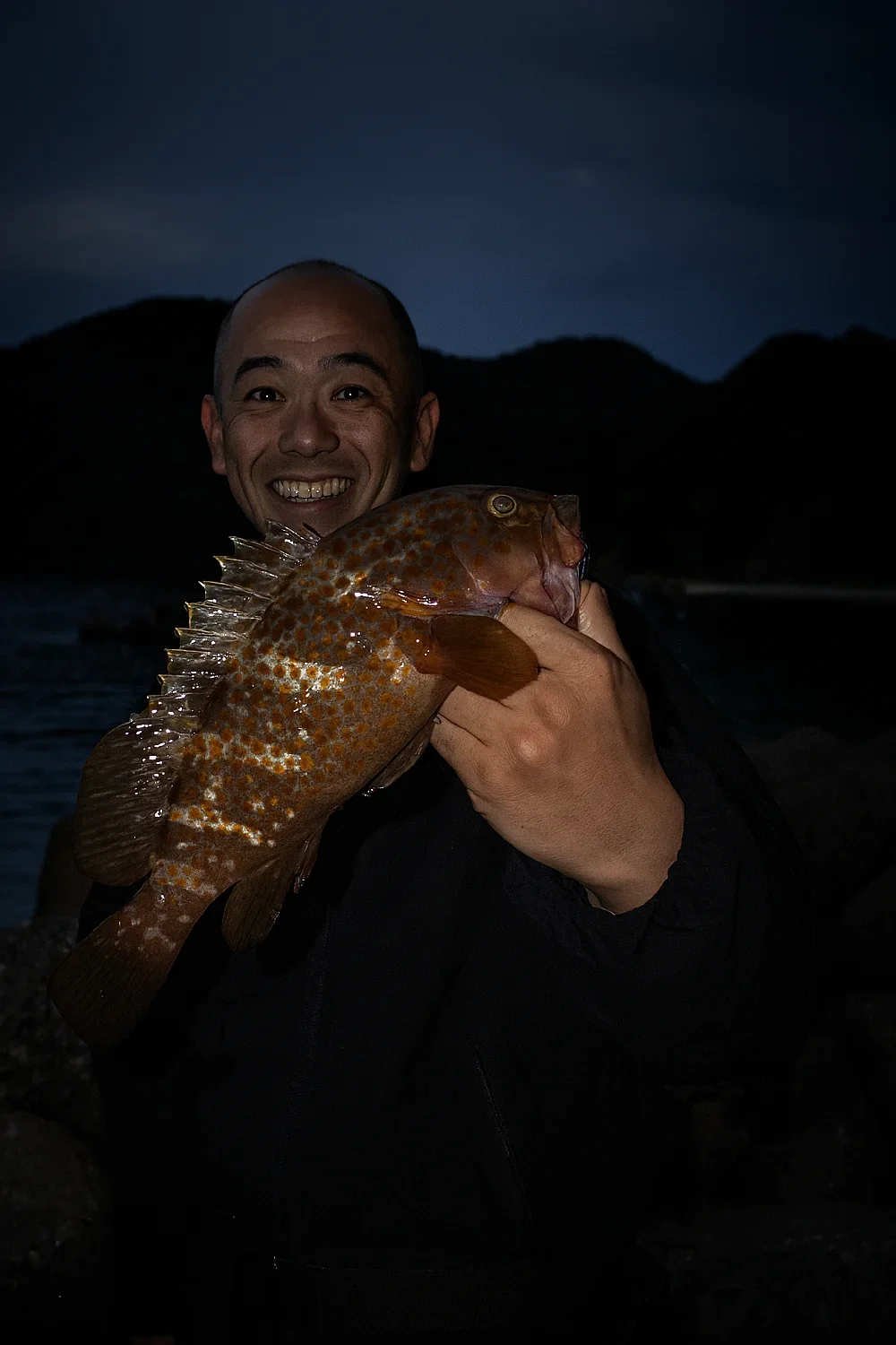 諸寄漁港でアコウの釣果を得たがんだま君
