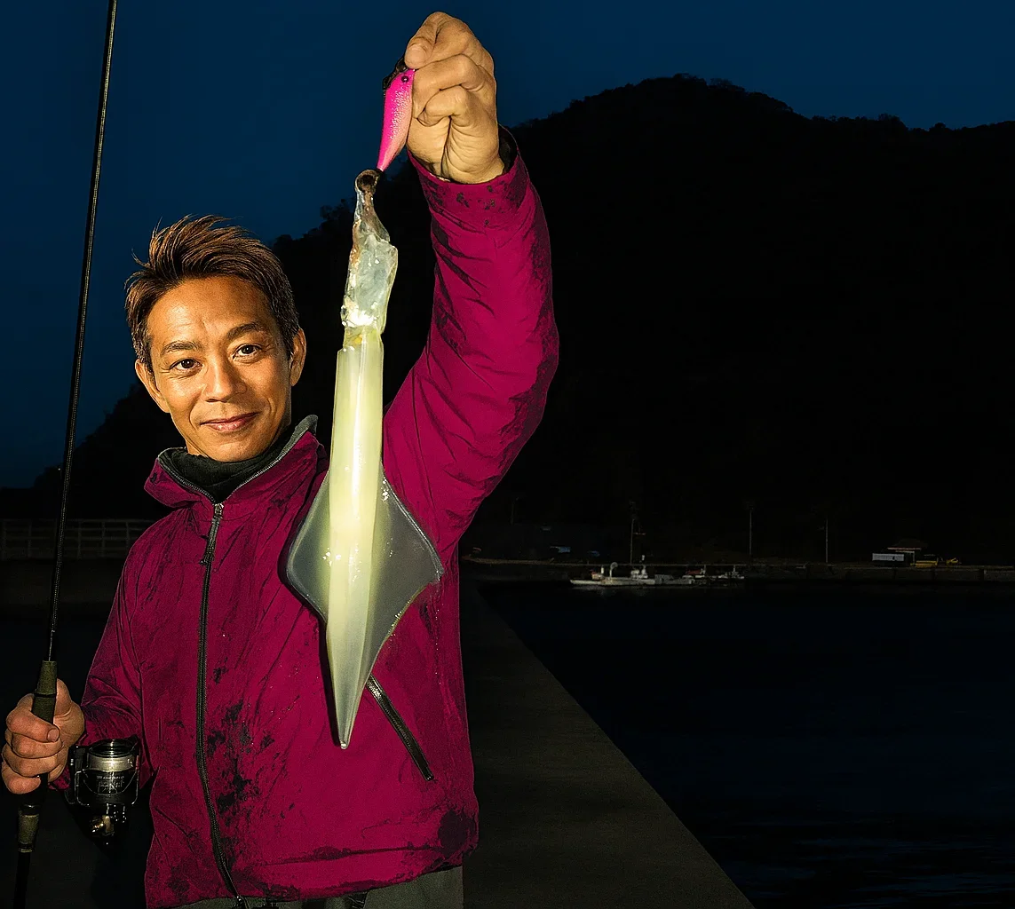 三見漁港でヤリイカを釣る亀岡