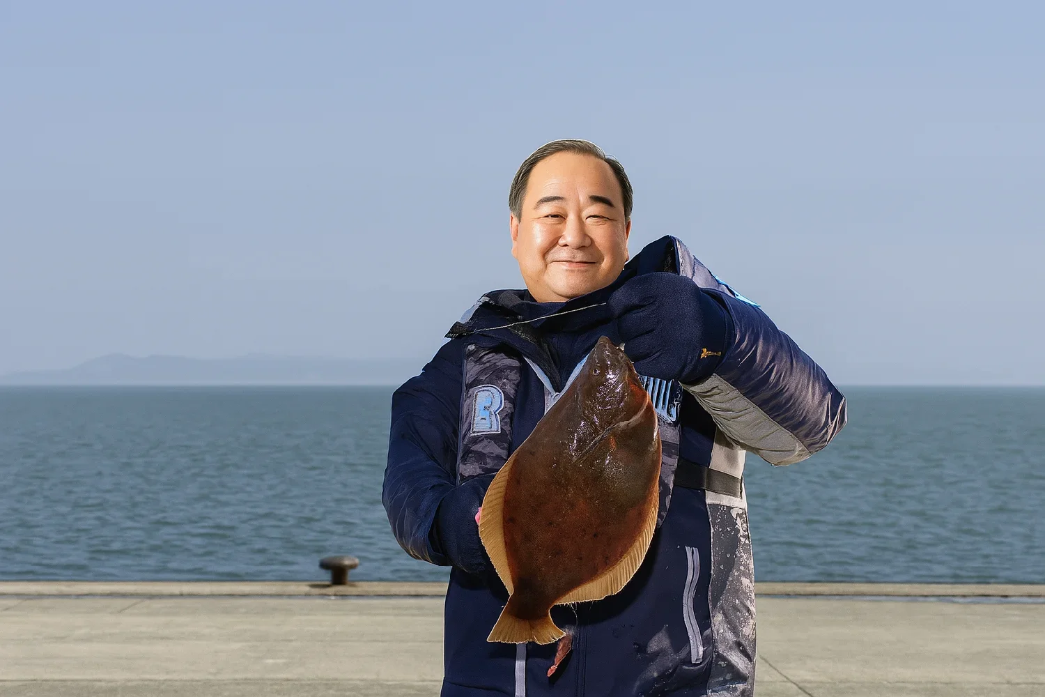 鞆鉄鋼団地でカレイを釣る持田
