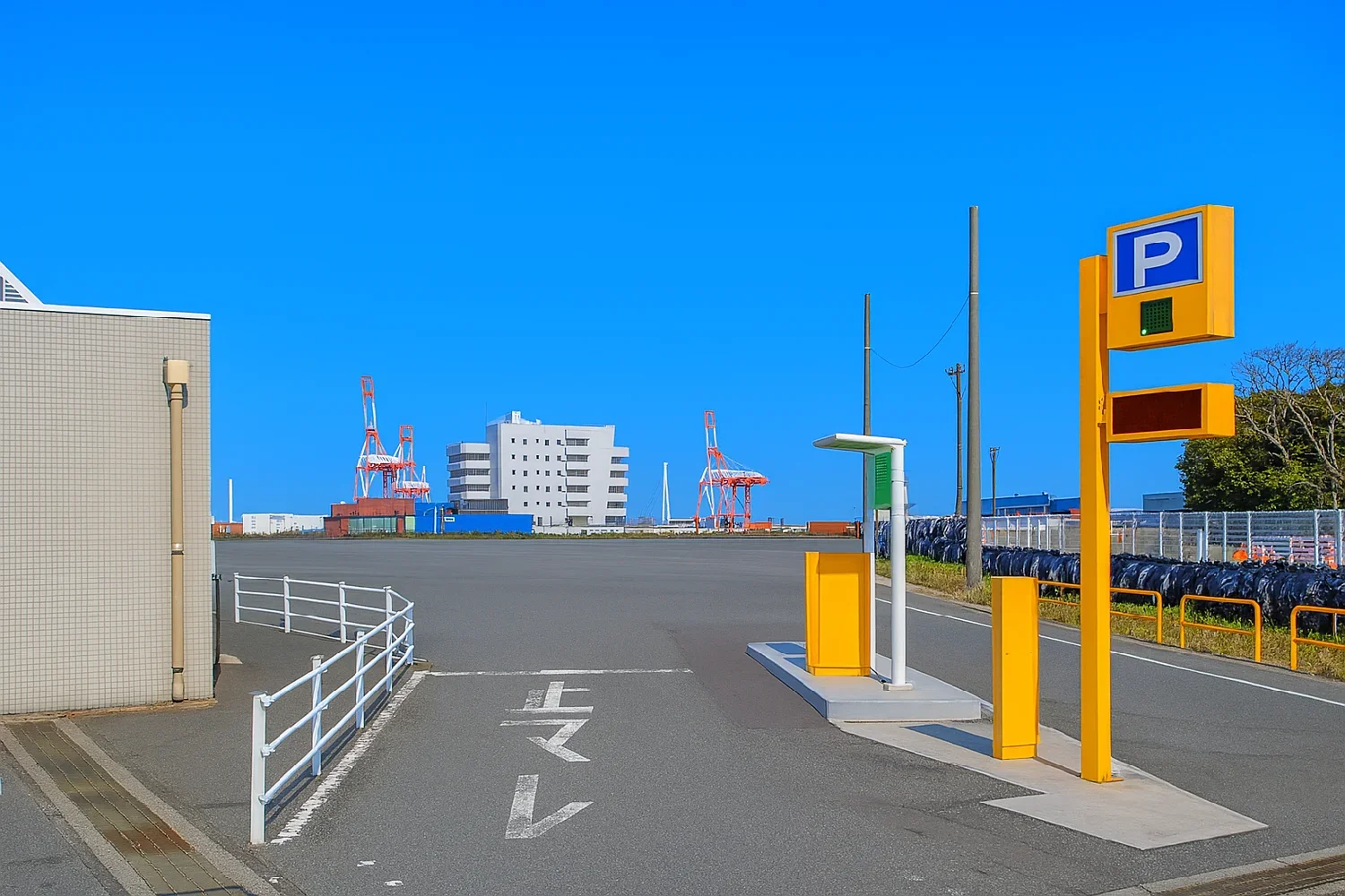 本牧海釣り施設の駐車場