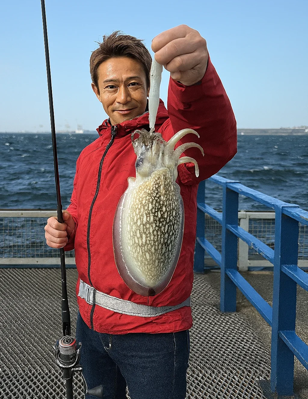 本牧海釣り施設でシリヤケイカを釣る亀岡