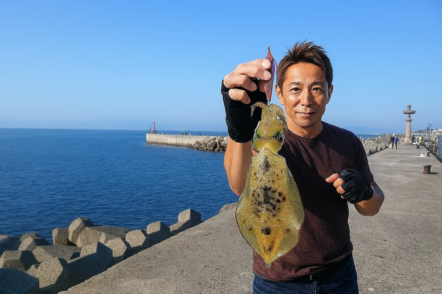 美保関港でアオリイカを釣る亀岡