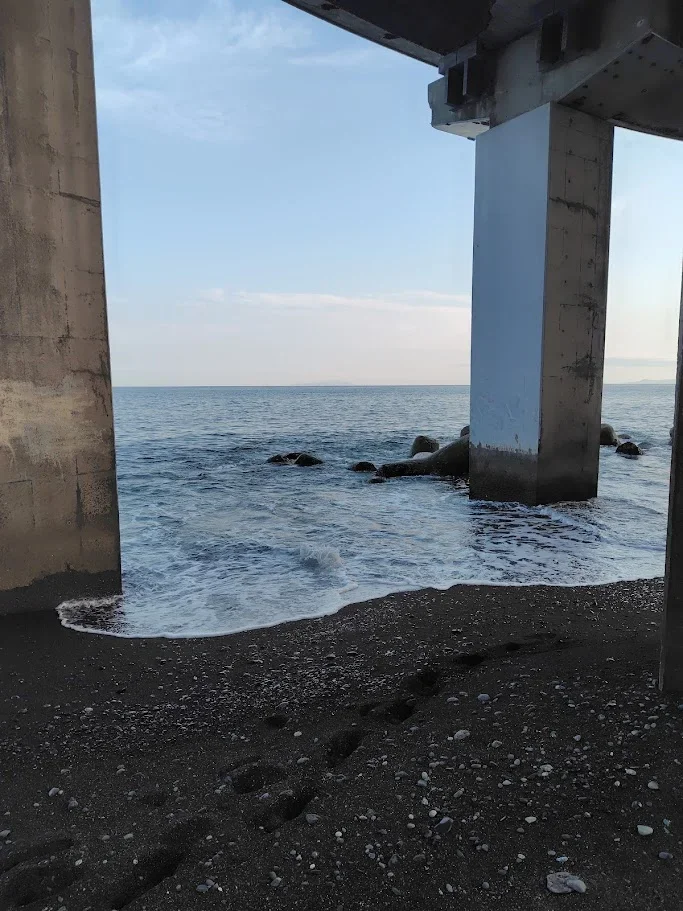 森戸川河口付近の国府津海岸