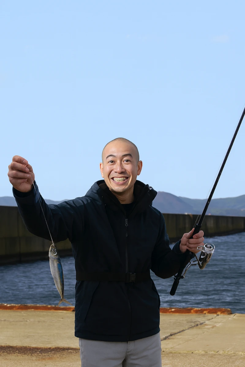原別漁港でイワシの釣果を得たがんだま君.webp