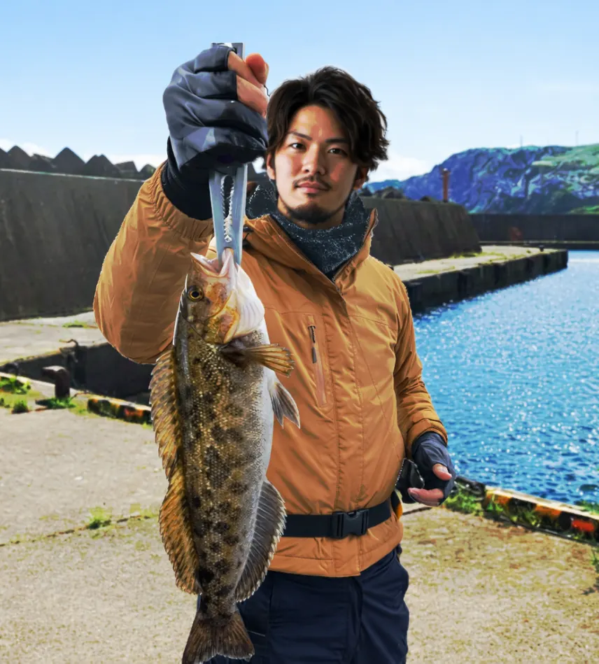 イタンキ漁港でアイナメの釣果を得た澤田.webp