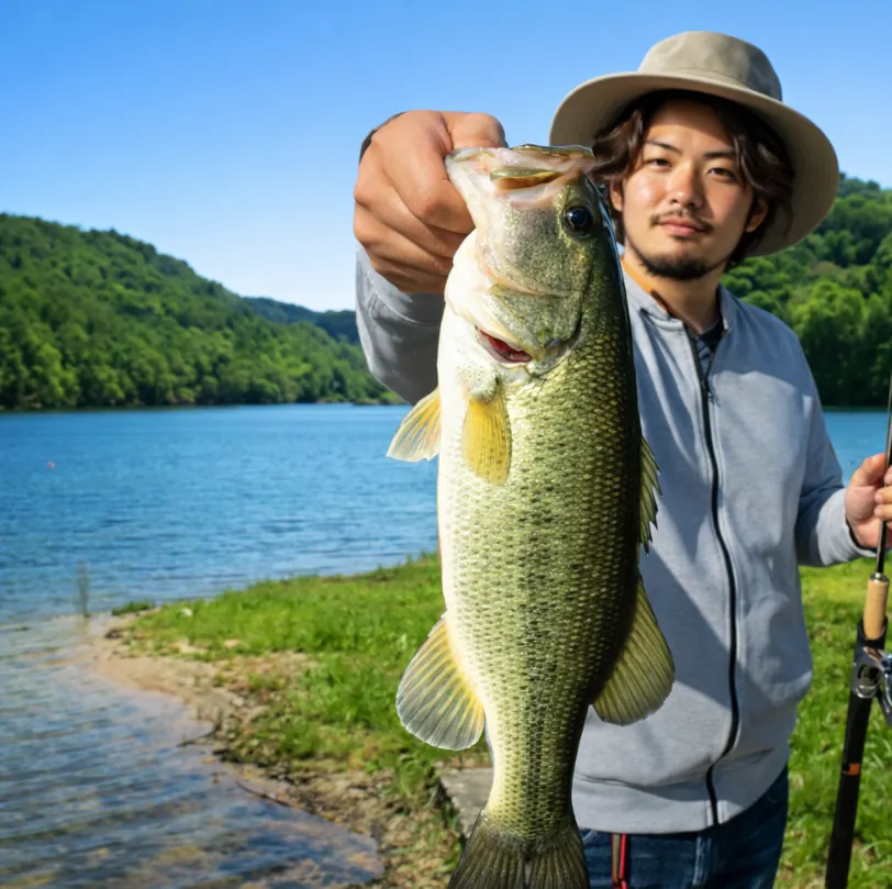 中山川ダムでブラックバスの釣果を得た澤田.webp
