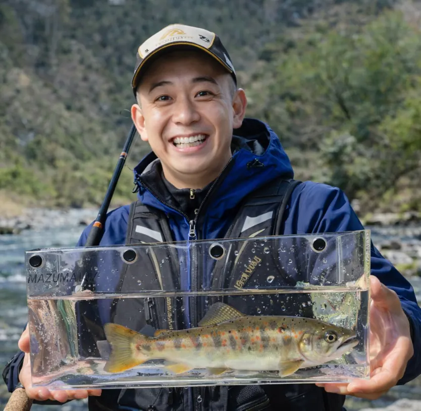 五ヶ瀬川でヤマメの釣果を得たがんだま君.webp