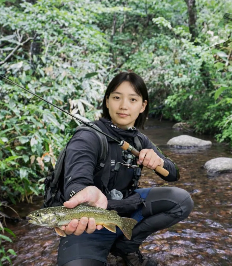 五戸川でイワナの釣果を得た森永.webp