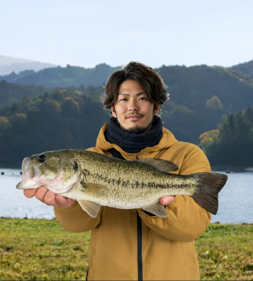 五桂池でブラックバスの釣果を得た澤田.webp