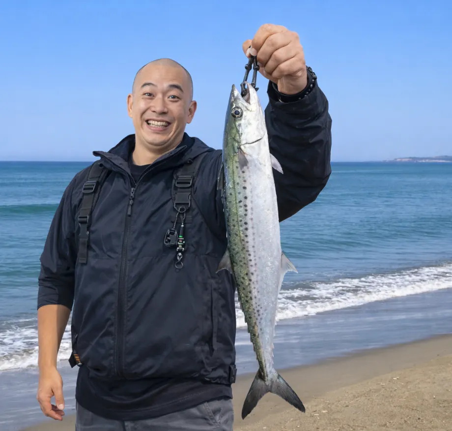 内灘海岸でサゴシの釣果を得たがんだま君.webp