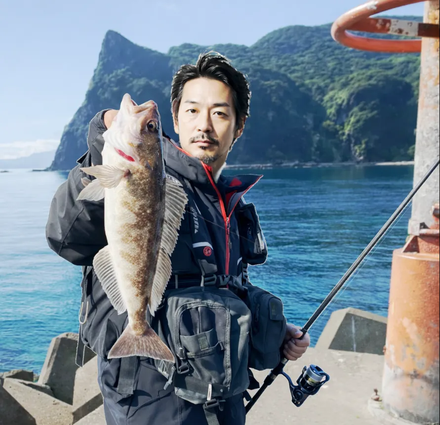 出足平漁港でホッケの釣果を得た佐々木.webp