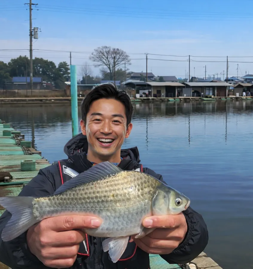 加須吉沼でヘラブナの釣果を得た勝田.webp