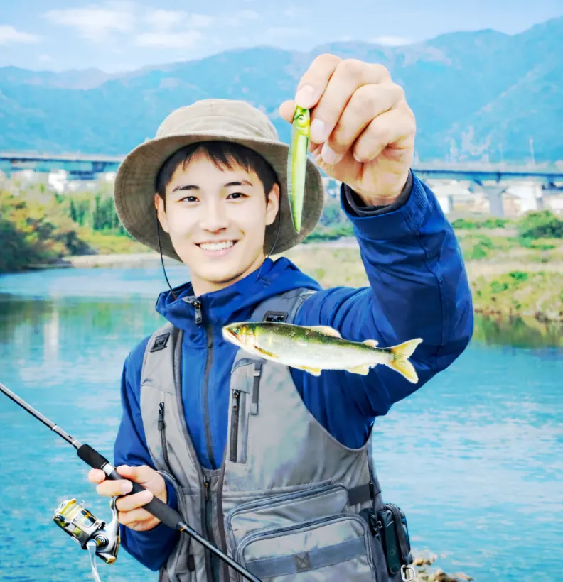員弁川でアユの釣果を得た新崎.webp