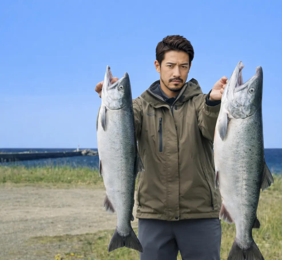 声問川河口でサケの釣果を得た広岡.webp