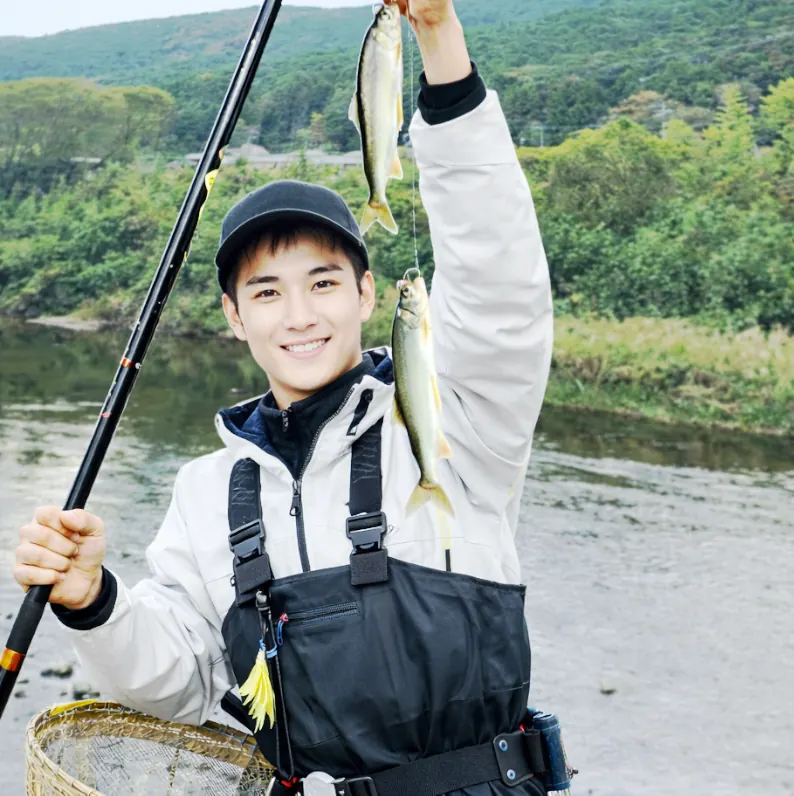 大内山川でアユの釣果を得た新崎.webp