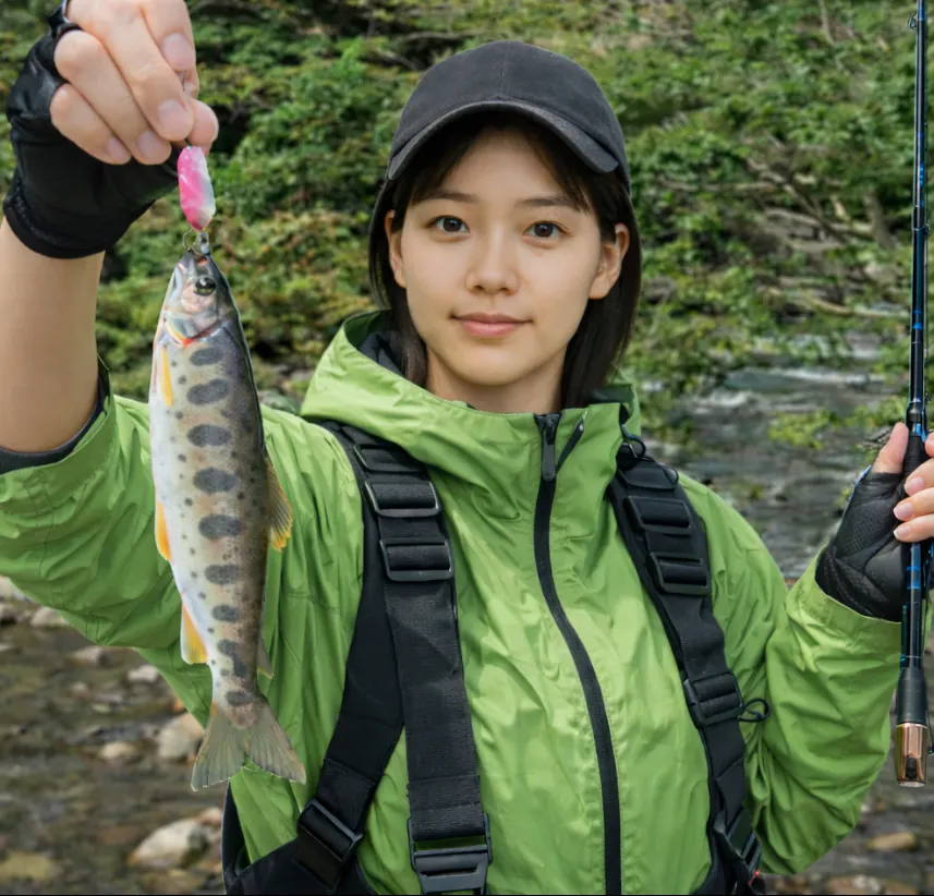 大童子川でヤマメの釣果を得た森永.webp