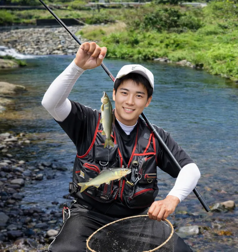 安田川でアユの釣果を得た新崎.webp