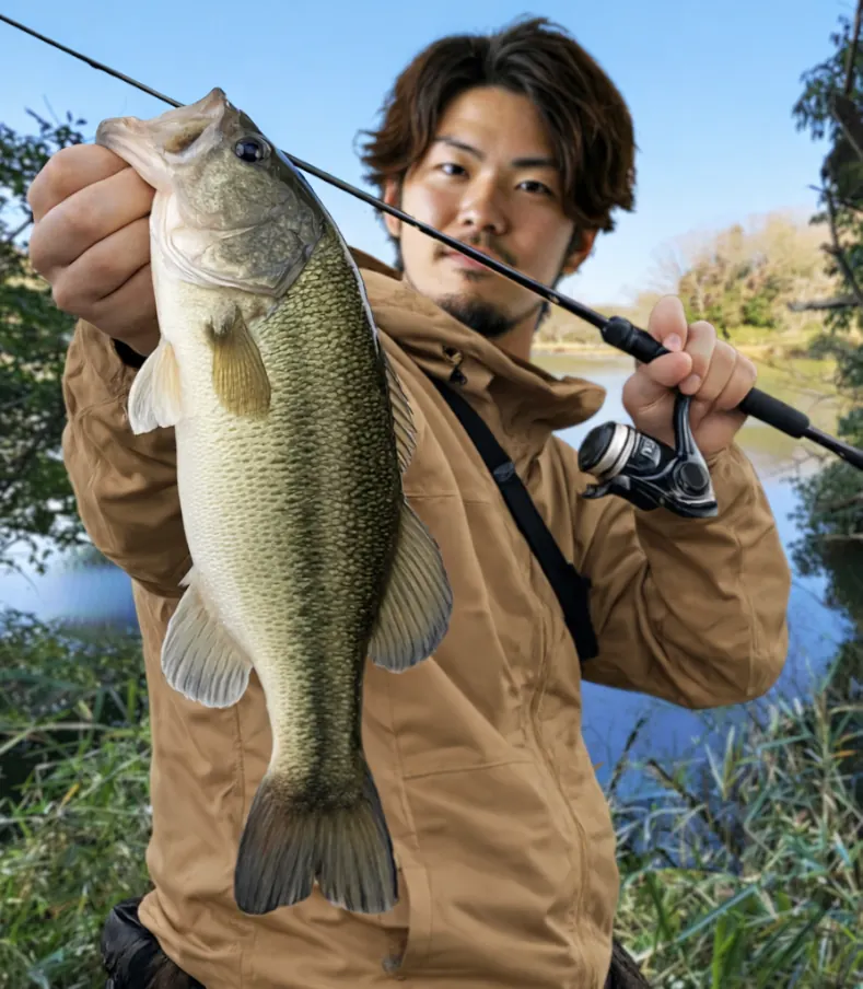 宍塚大池でブラックバスの釣果を得た澤田.webp