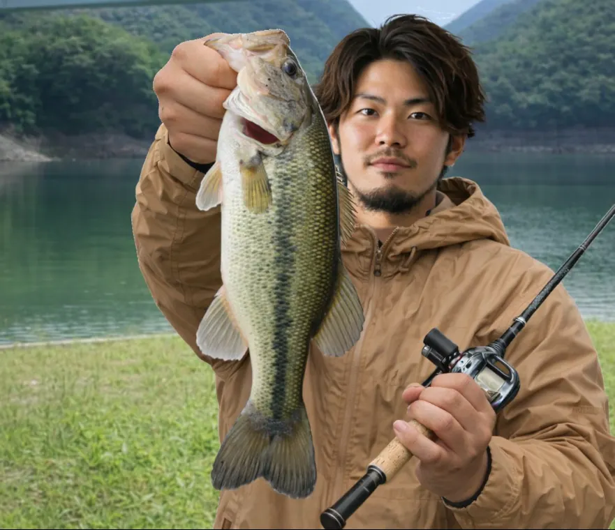 小渋ダムでブラックバスの釣果を得た澤田.webp
