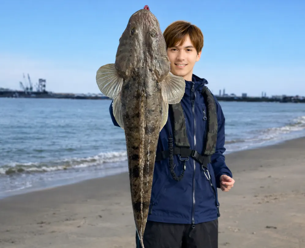 御殿場海岸でマゴチの釣果を得た久良木.webp