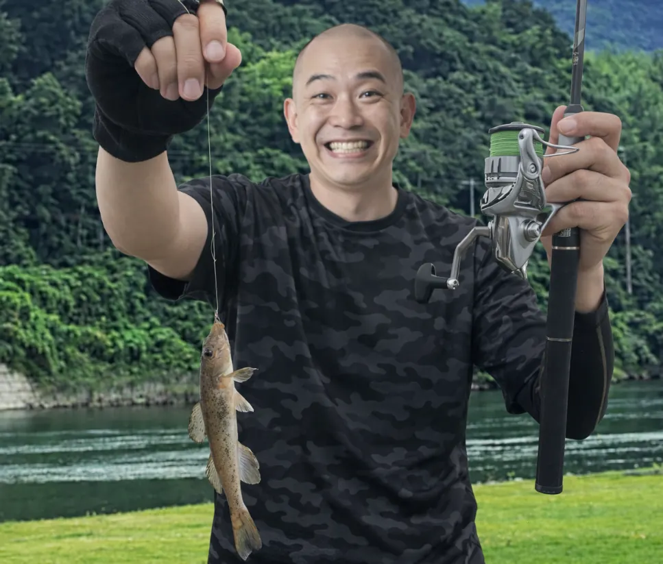 木屋川でハゼの釣果を得たがんだま君.webp