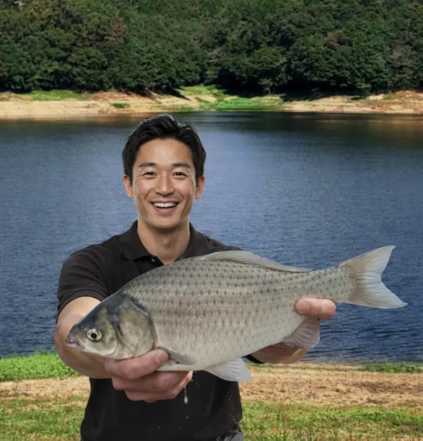 松野湖でヘラブナの釣果を得た勝田.webp