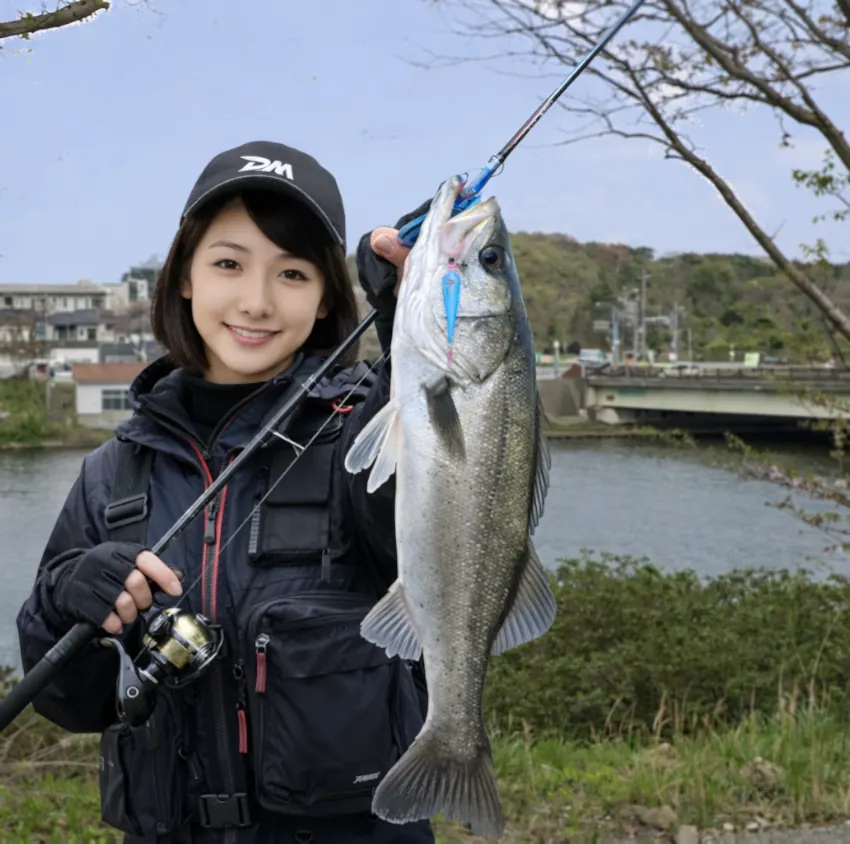 柴山潟でシーバスの釣果を得た西岡.webp