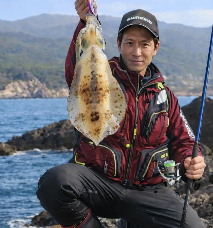 江須崎でアオリイカの釣果を得た亀岡.webp