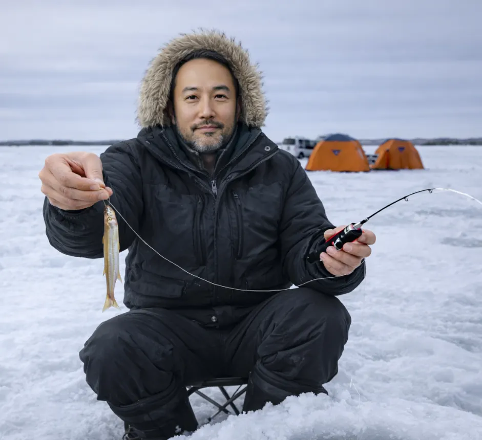 湧洞沼でワカサギの釣果を得た渡辺.webp