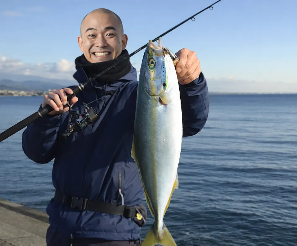 生地海岸で青物の釣果を得たがんだま君.webp
