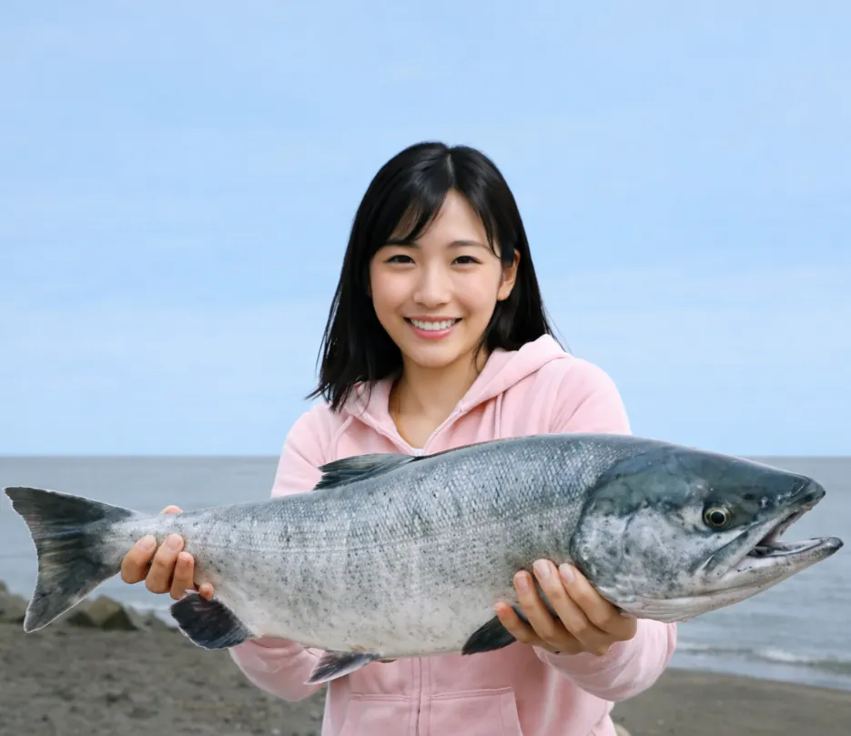 登別川河口でサケの釣果を得た黒川.webp