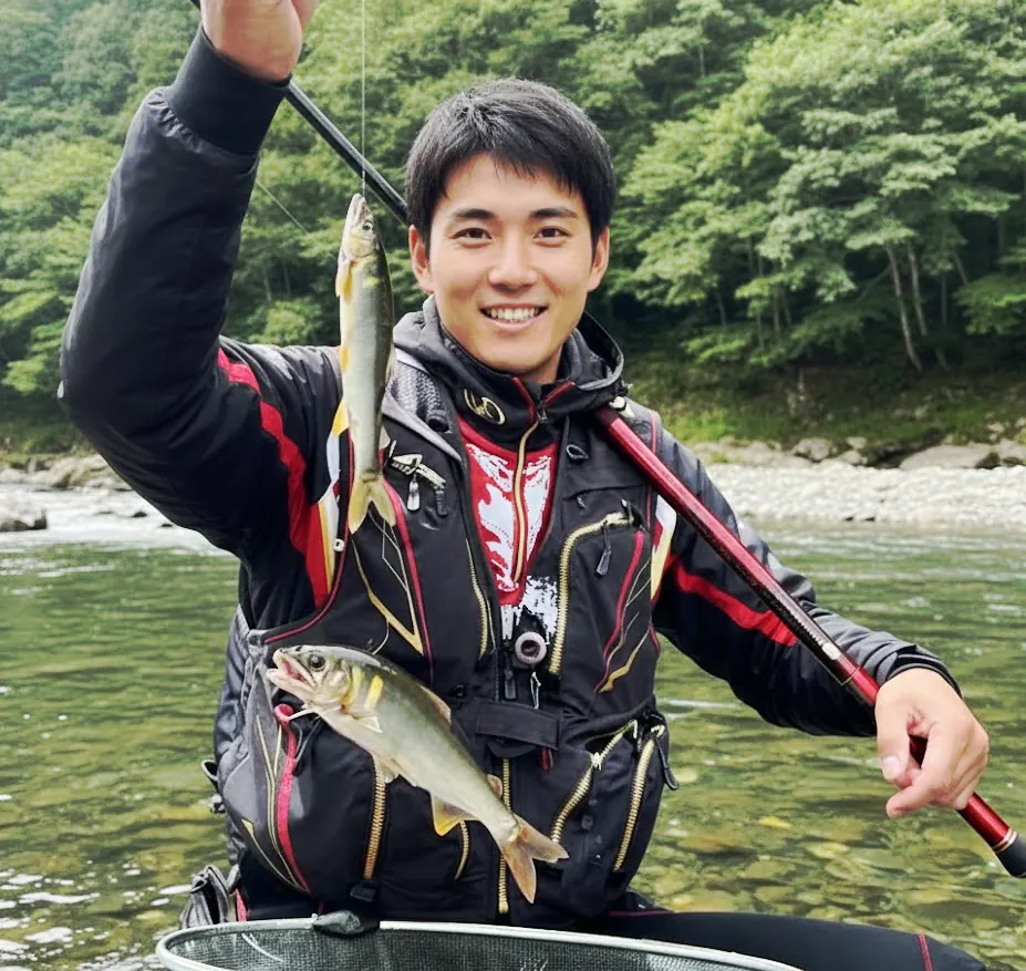 神淵川でアユの釣果を得た新崎.webp
