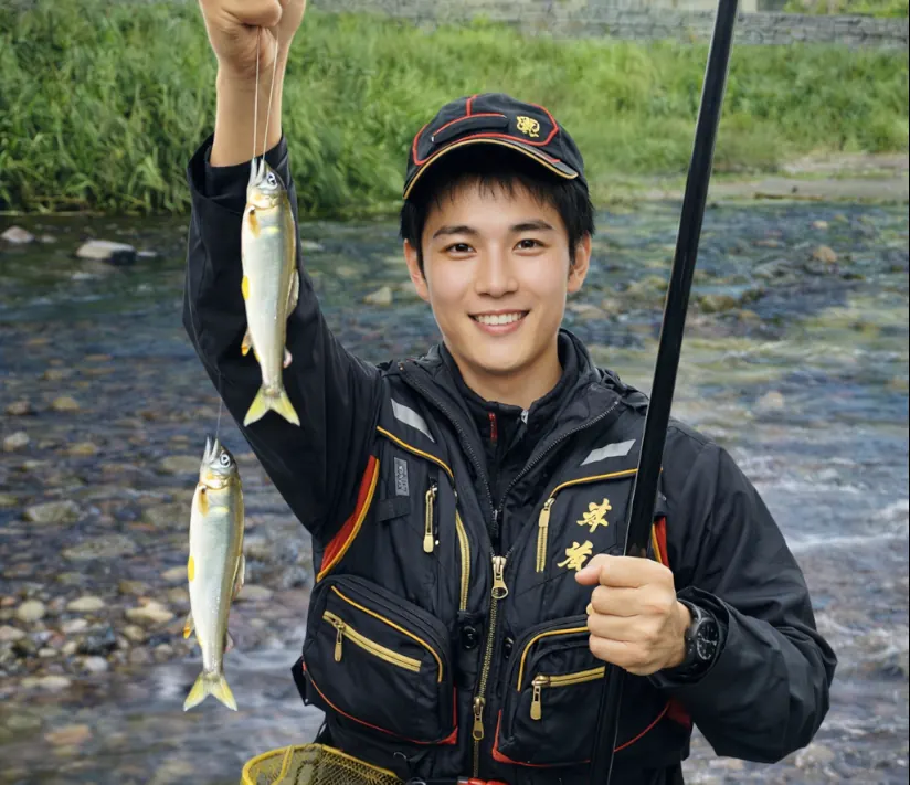 米ノ津川でアユの釣果を得た新崎.webp