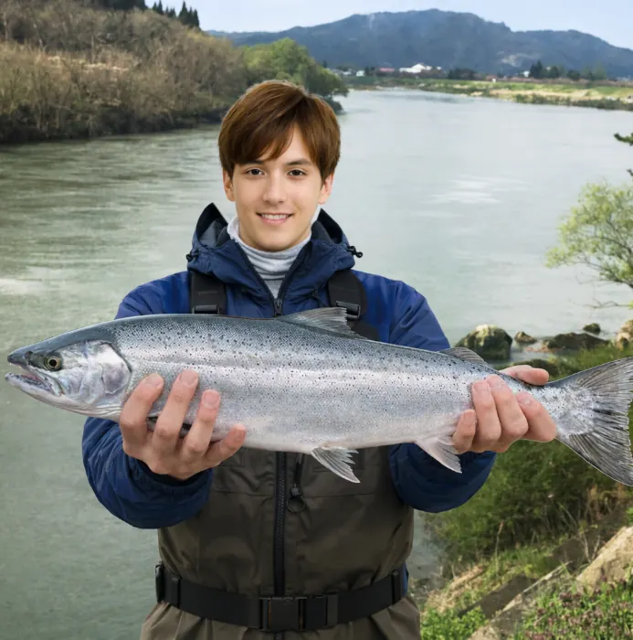米代川でサクラマスの釣果を得た久良木.webp