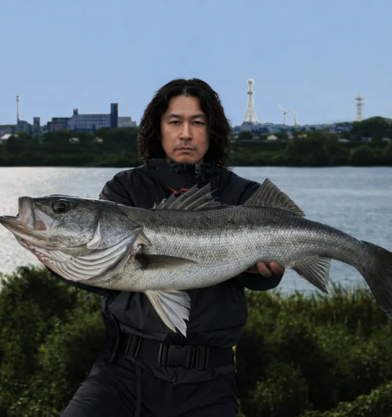 米代川でシーバスの釣果を得た岸本.webp