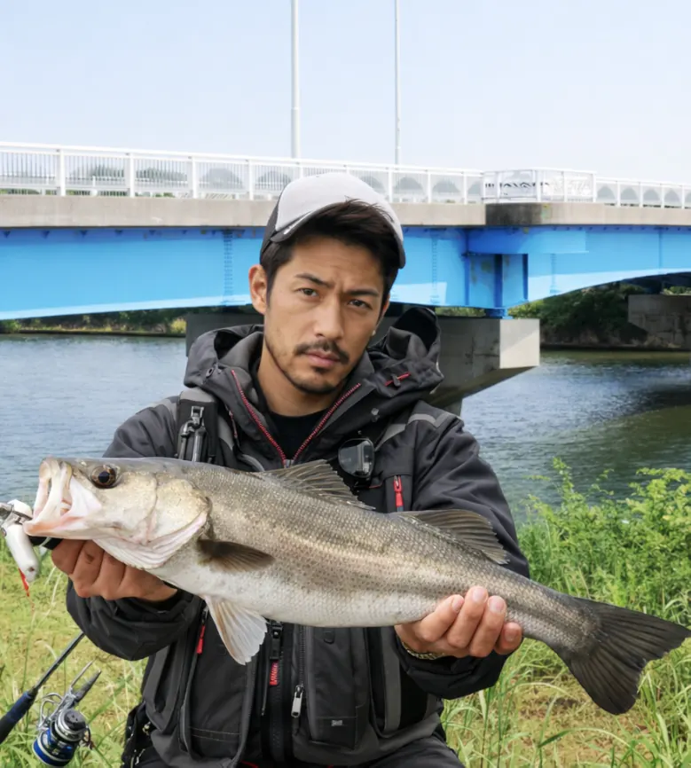 羽咋川でシーバスの釣果を得た広岡.webp