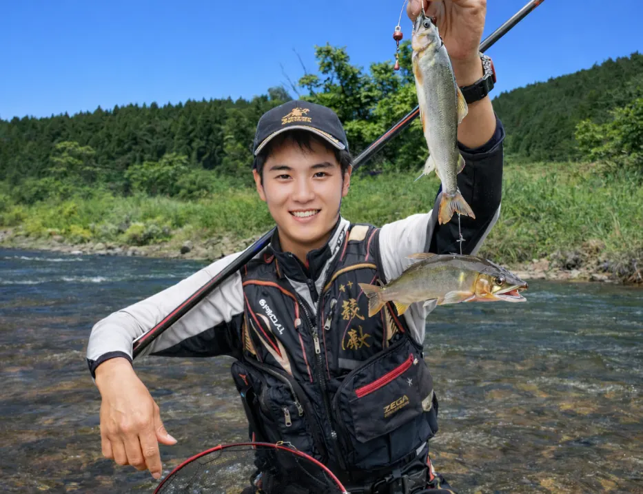 能生川でアユの釣果を得た新崎.webp