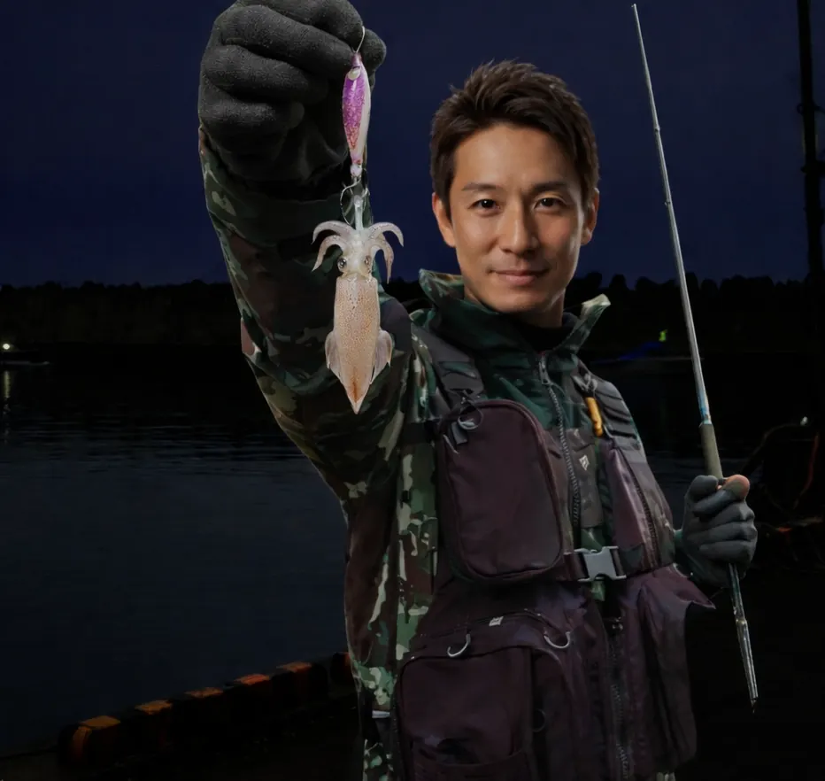 臼谷漁港でマメイカの釣果を得た亀岡.webp